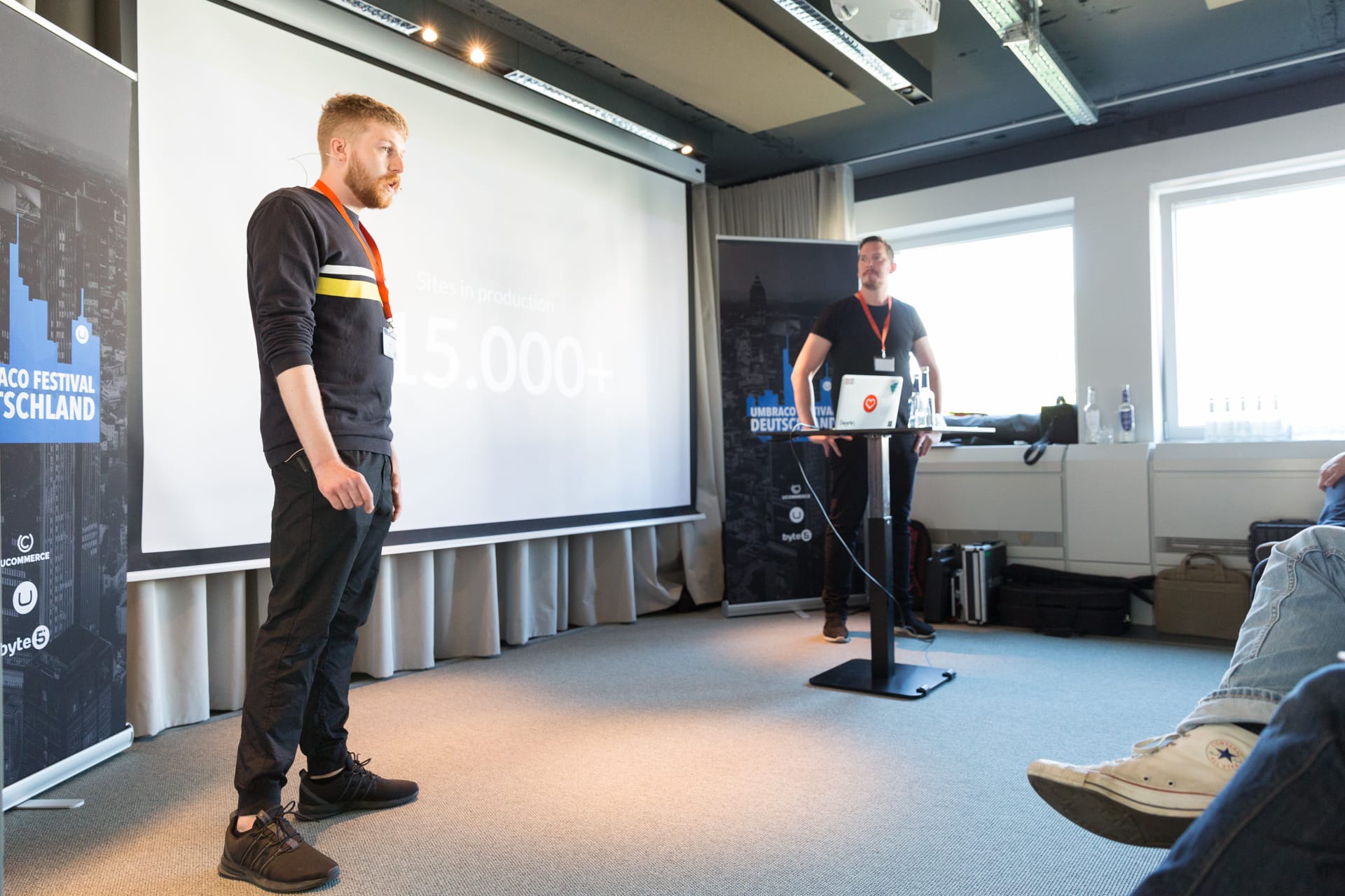 Rune Strand und Mads Rasmussen bei ihrer Keynote beim Umbraco-Festival Deutschland 2017